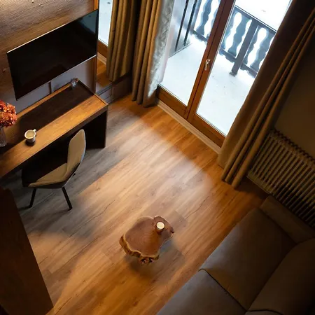 Alpeen Hotel