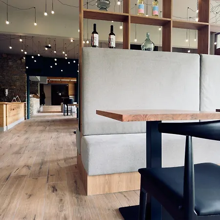 Alpeen Hotel